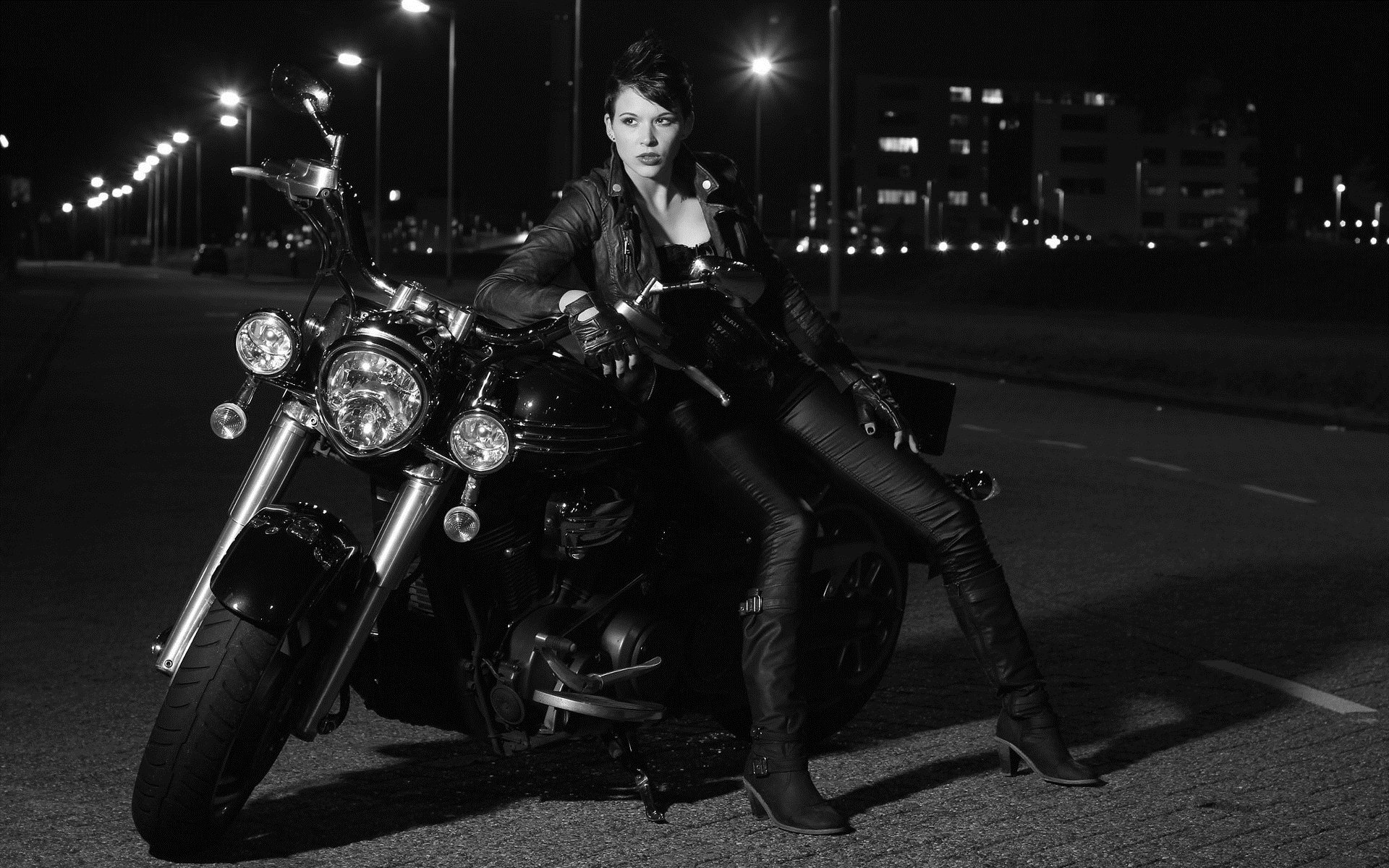 Photo Beautiful girls and motorcycles in Kaohsiung